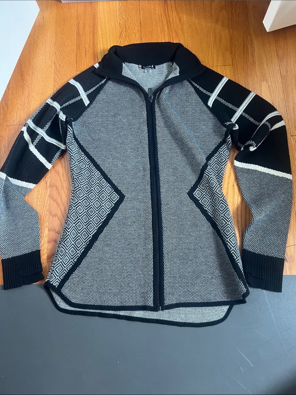 Smartwool Women’s XS Black and Gray Zip Sweater